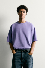 БАЗОВАЯ ФУТБОЛКА RELAXED FIT С ЭФФЕКТОМ ПОТЕРТОСТИ — ZARA