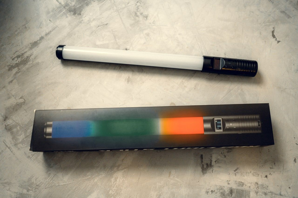 Видеосвет RGB лампа (палка) 50 см с пультом Light Stick LED светодиодный светильник меняющий цвет освещения моделей и предметов для съемки. Товар уцененный