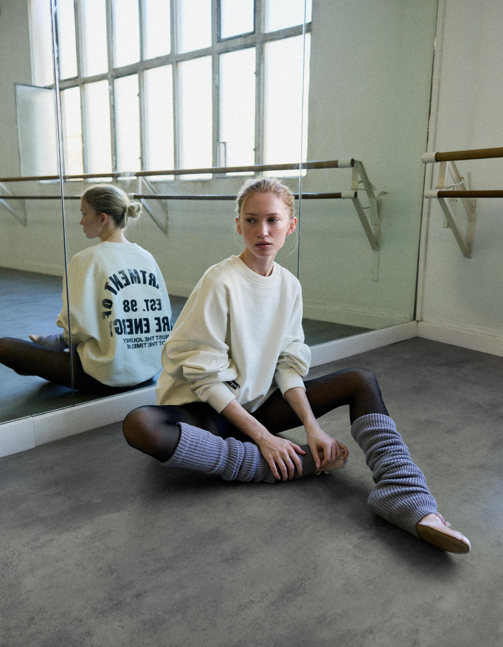 Женский спортивный свитшот с круглым вырезом и принтом - BERSHKA