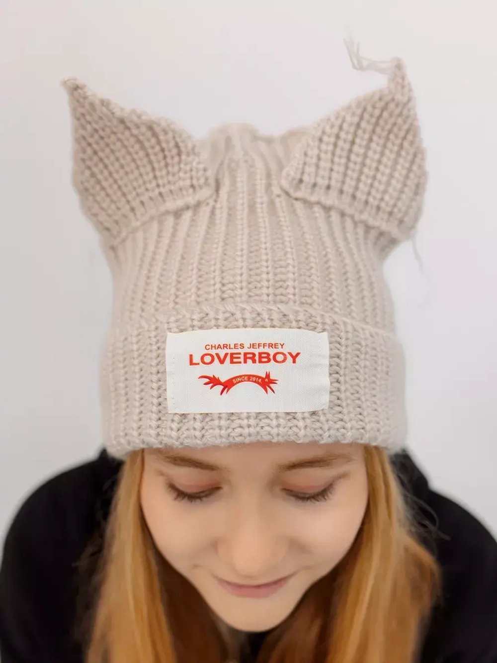 Шапка с ушками loverboy корейская y2k для подростка