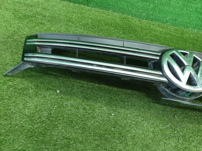 Решетка радиатора VW Tiguan 1 (2011-2018)