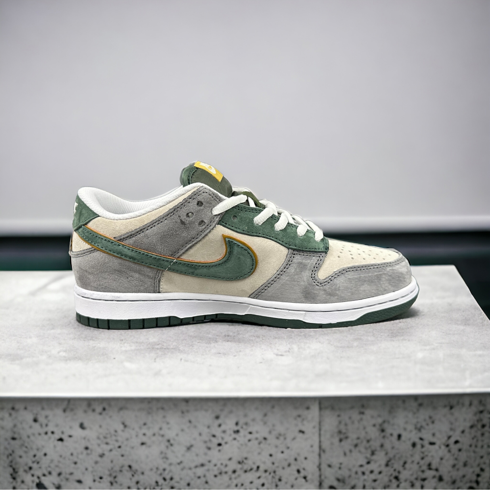 Nike SB Dunk Low • Chameleon