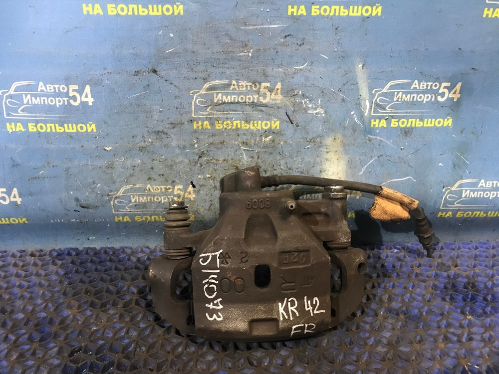 Суппорт тормозной передний правый TOYOTA LITEACE NOAH 1996-2001