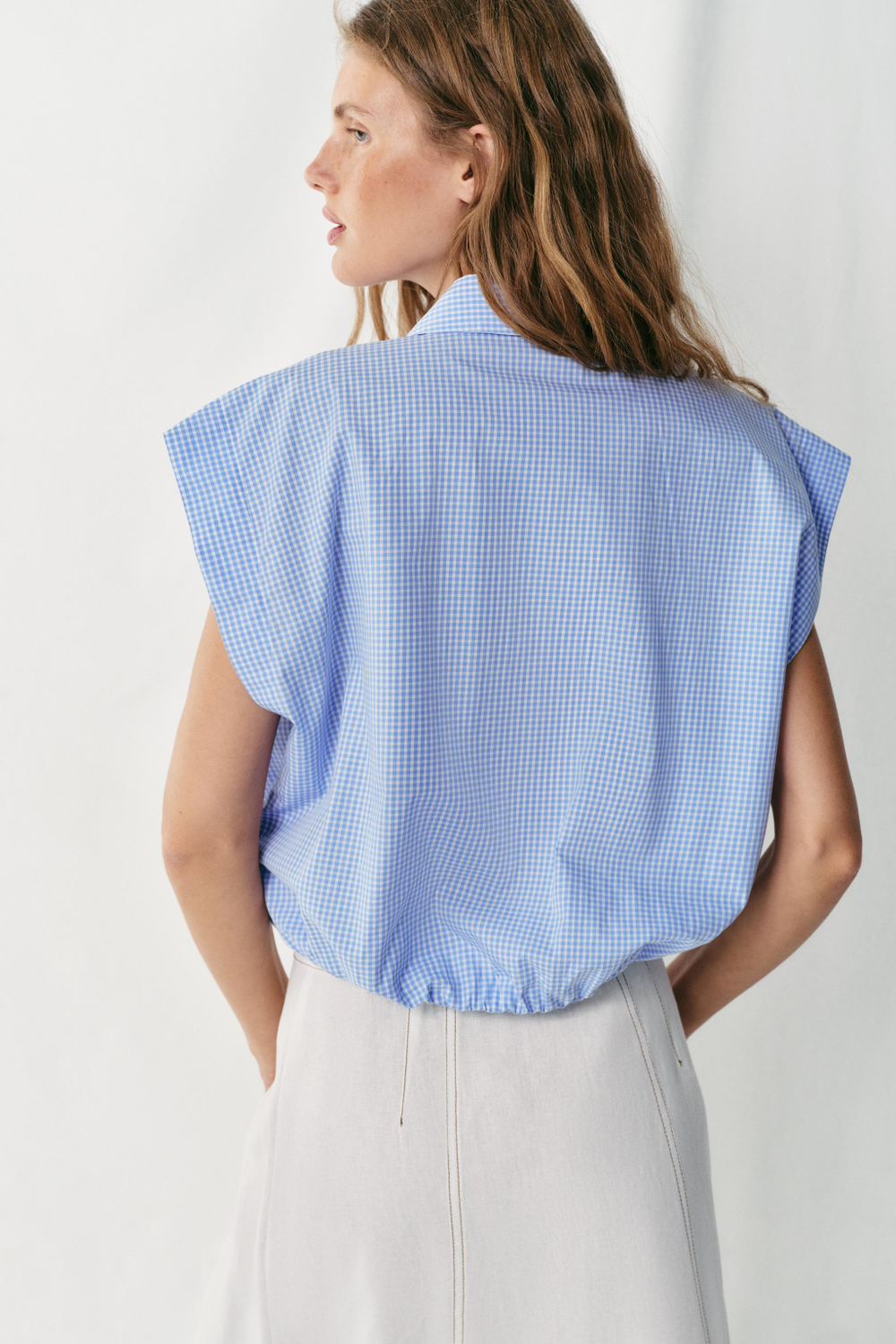 УКОРОЧЕННАЯ РУБАШКА В КЛЕТКУ ВИШИ — ZARA