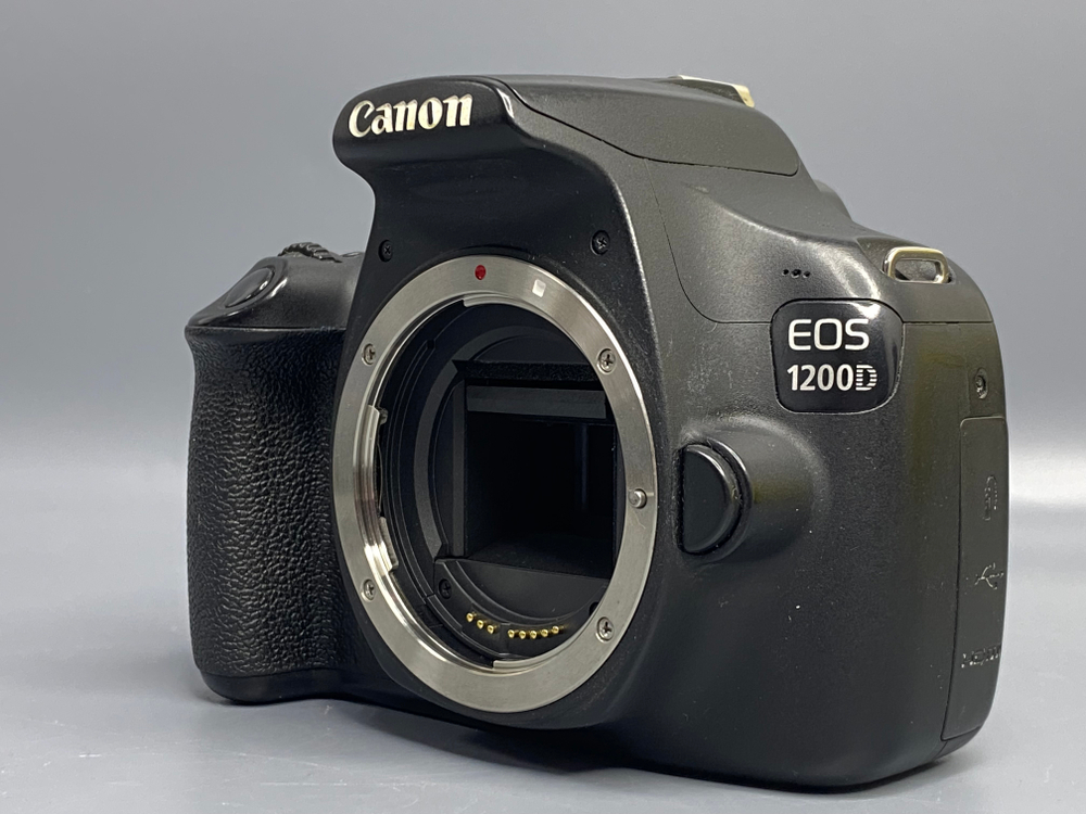 Canon EOS 1200D Body — не включается