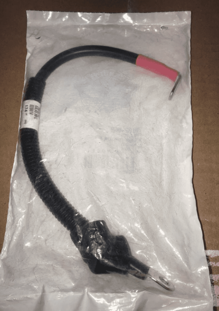 70102-06B Кабель плюсовой клеммы CABLE,POS BATTERY-TO-STRTR MTR-40% 70102-06B Кабель плюсовой клеммы CABLE,POS BATTERY-TO-STRTR MTR-40%