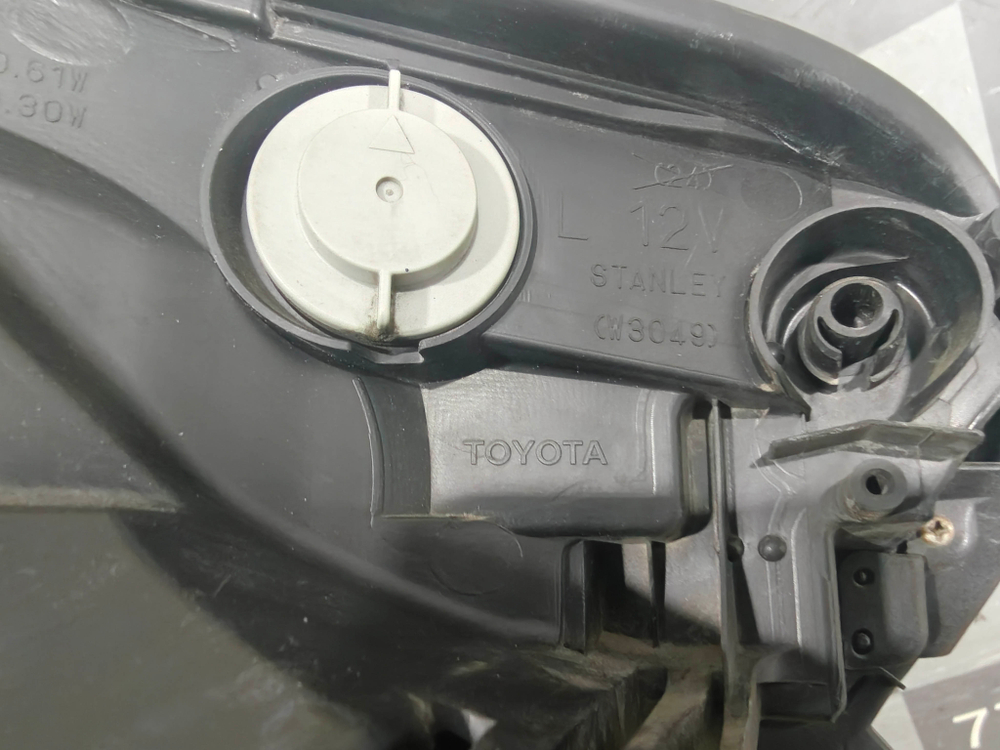 Фара левая LED Toyota RAV4 IV (XA40) 15-19 Б/У Оригинал 8118542680