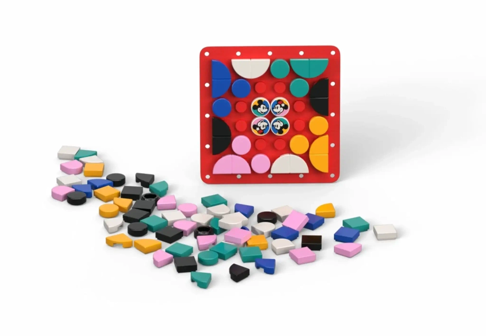 Конструктор LEGO DOTS 41963 Нашивки с Микки и Минни Маус