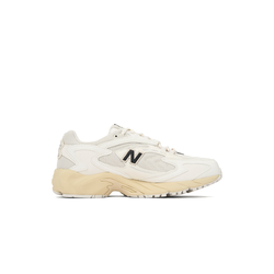 alt="Кроссовки New Balance 725v1 арт. ML725CA Sea Salt Phantom Bone с замшевыми накладками вид спереди"