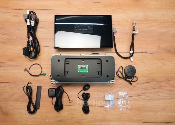 Магнитола для Range Rover 4 2012-2016 (BOSCH) - RDL-1368-B монитор 13.3" на Android 13, Быстрая, CarPlay, 4G SIM-слот