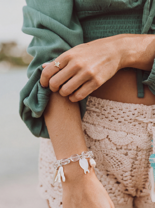 Браслет Nature Bijoux, Les Cyclades, стрейч, с горным хрусталем, жемчугом, ракушкой и перламутром, N