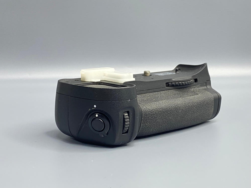 Nikon MB-D10