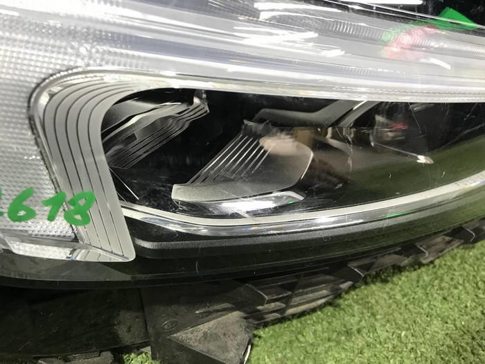 Фара правая Volvo XC60 2 (2017-2021) LED