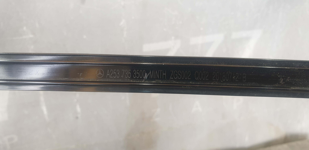 Молдинг двери задней левой Mercedes GLC (X253) 15-нв Б/У Оригинал A2537353500