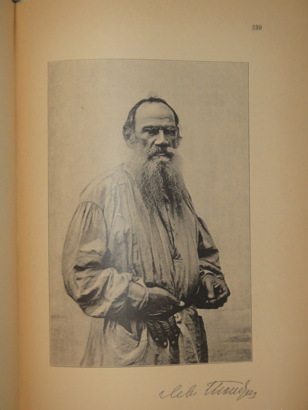"Галерея русских писателей". Текст редактировал И.Н.Игнатов. 1901г.