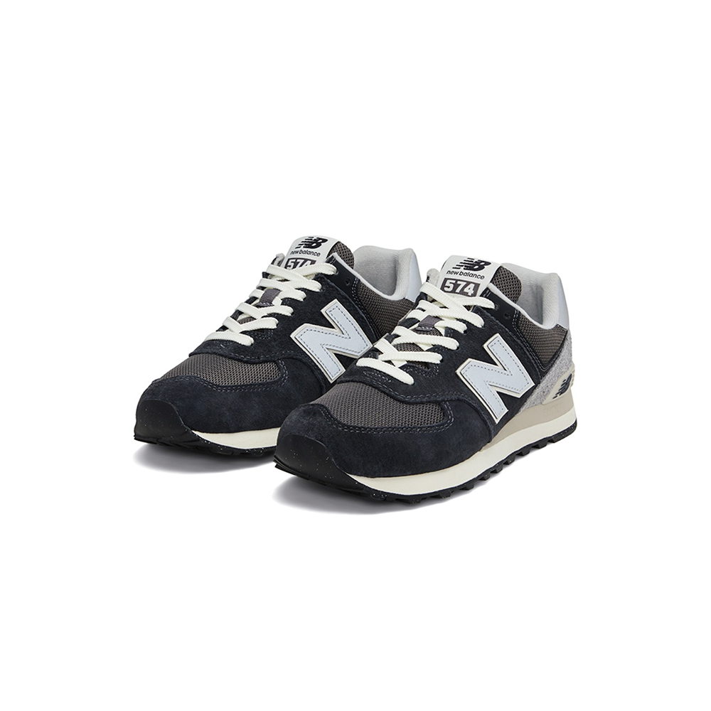 alt="Серый замшевый верх и черные акценты на New Balance 574 Grey Black"