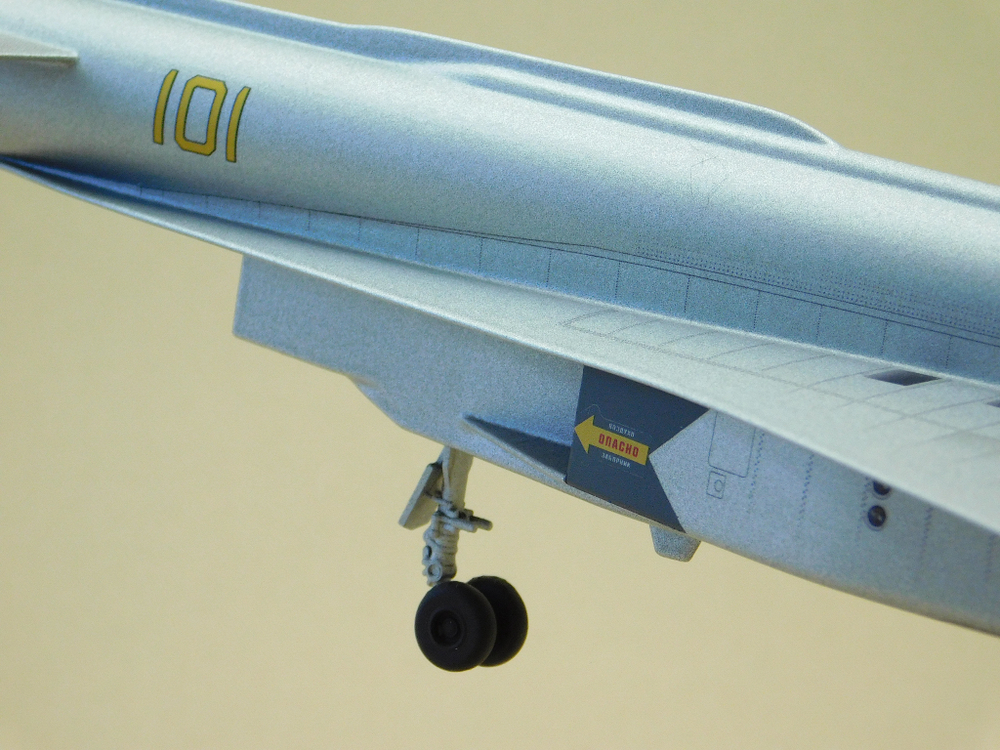 Модель самолета Т-4 "СОТКА" (М1:100, с шасси)