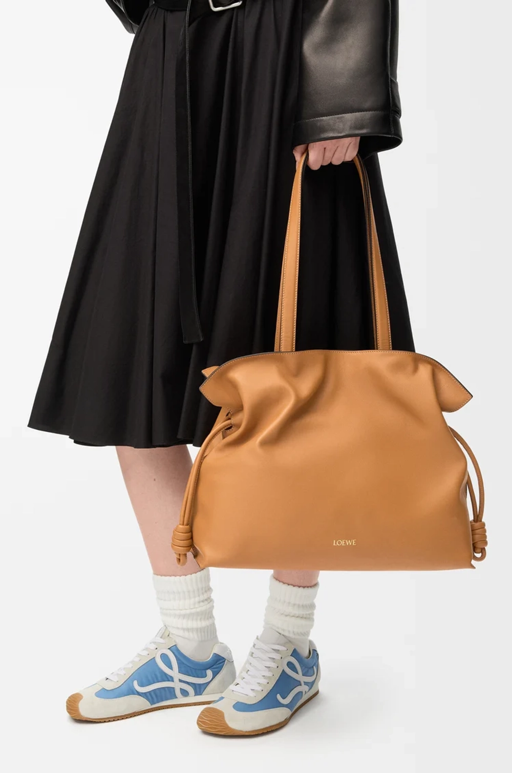 Loewe Большая сумка-клатч Flamenco из телячьей кожи наппа, светло-коричневый