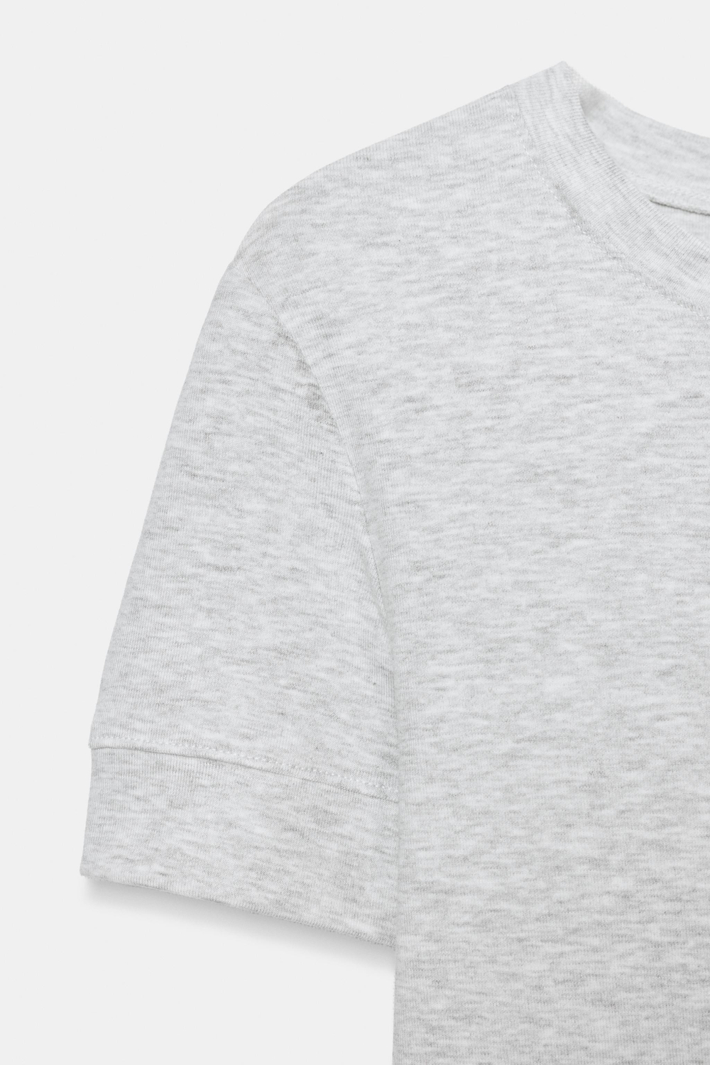 МИНИМАЛИСТИЧНАЯ ФУТБОЛКА С КОРОТКИМИ РУКАВАМИ — ZARA
