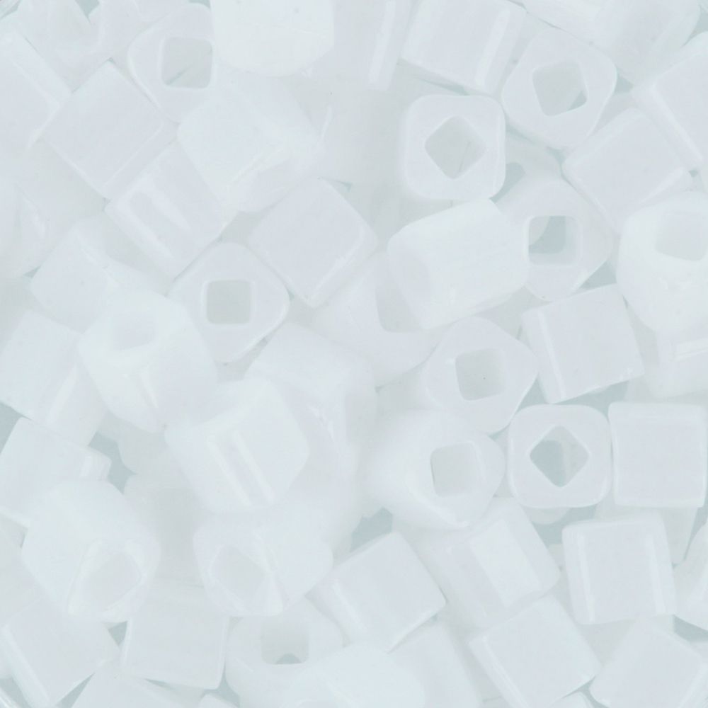 Бисер Toho Cube 1 (3 мм), 25 г (5х5 г), 0041 белый Бисер Toho Cube 1 (3 мм), 25 г (5х5 г), 0041 белый