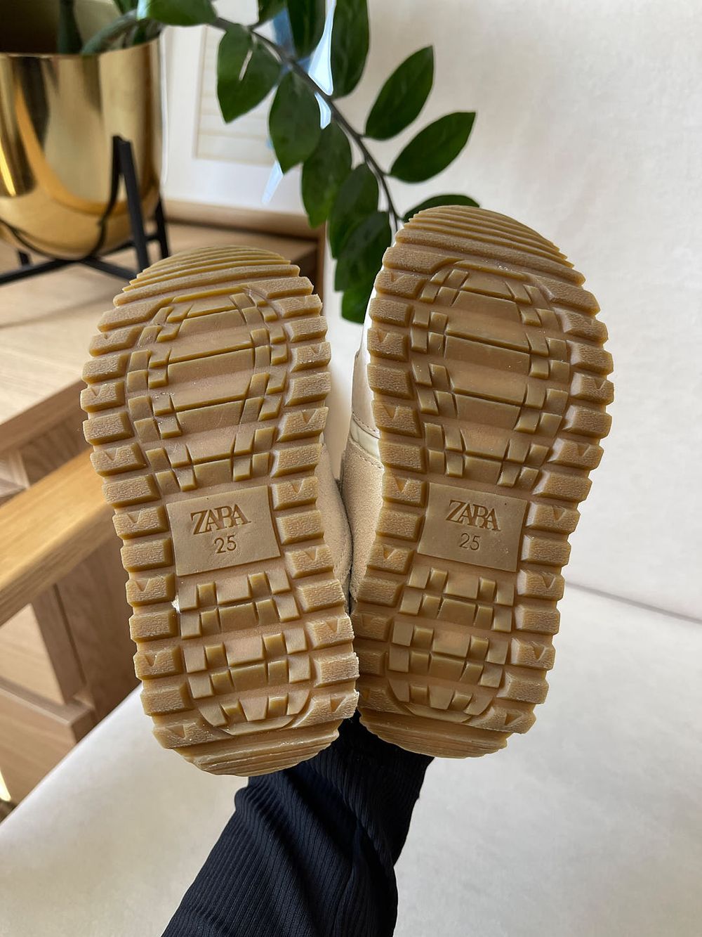 Кроссовки Zara
