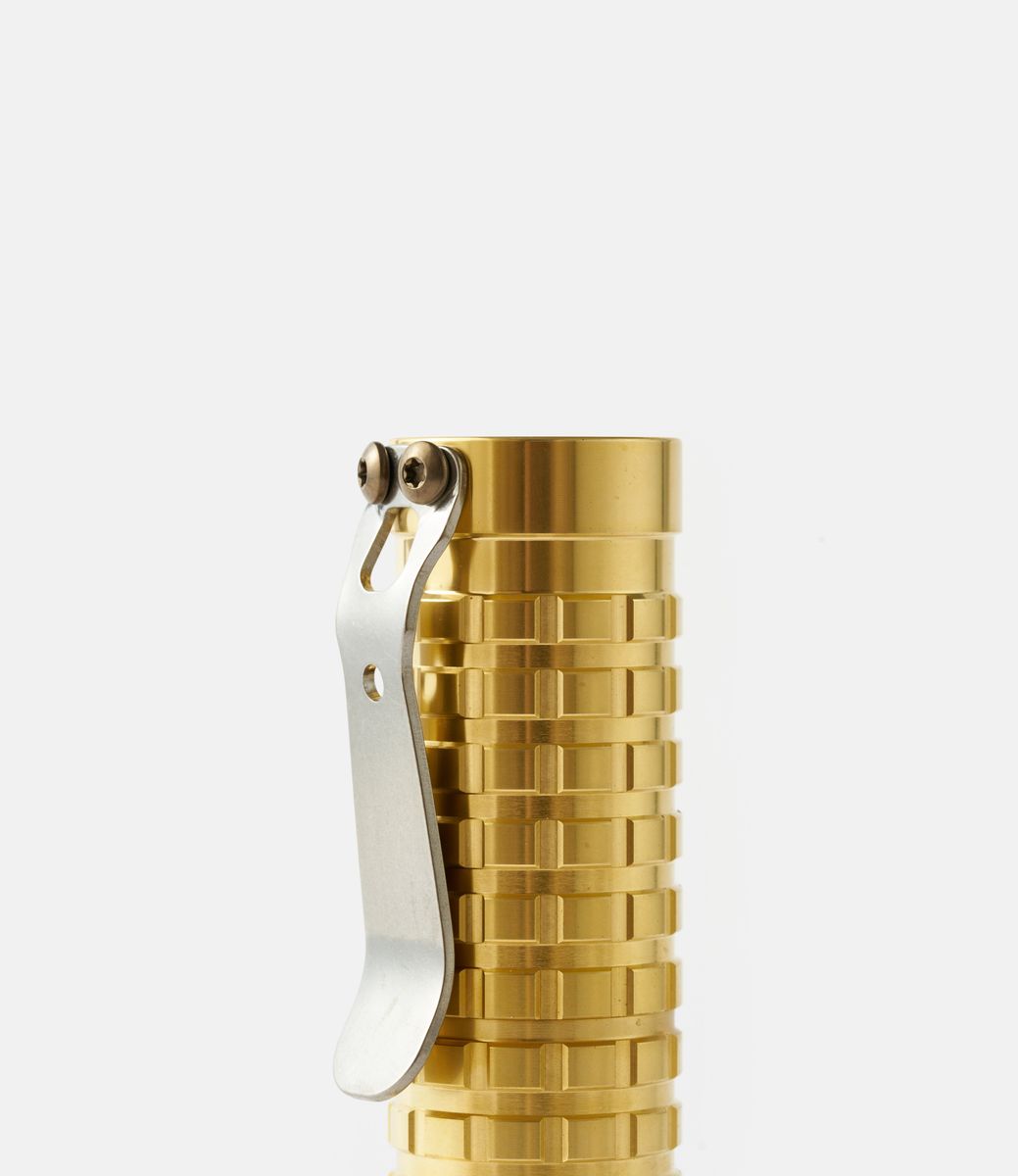 Dawn Hex 18650 Brass XPL — фонарик из латуни