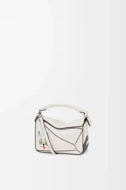 Loewe Мини-сумка Puzzle Futurist Cat из классической телячьей кожи, экрю