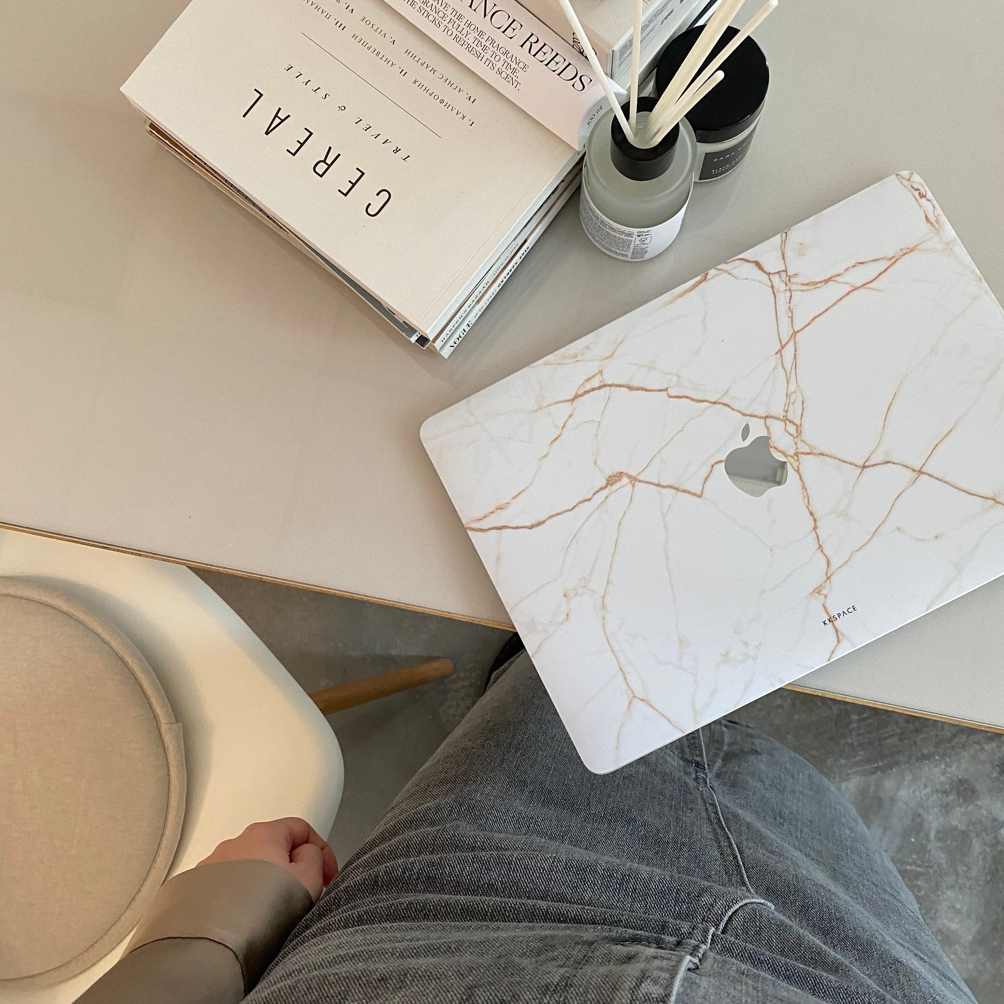 Виниловая наклейка SPARK для MacBook