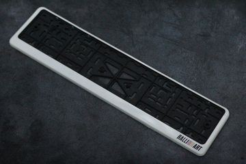Пластиковая рамка номера с защелкой "Ralliart" (белая)