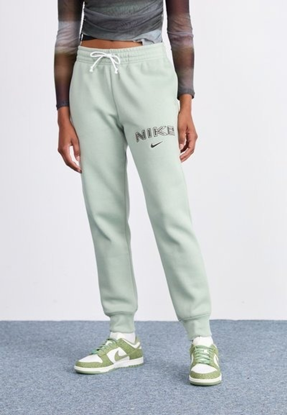 Брюки спортивные женские NIKE W NSW PHNX FLC MR STD LOGO PNT