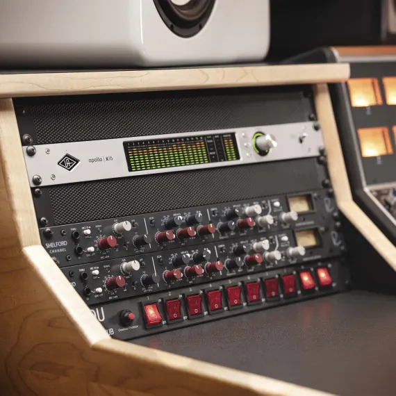 Universal Audio Apollo x16 Gen 2 Essentials+ Edition Silver