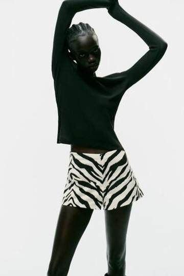 ZARA БАРХАТНЫЕ МИНИ-ШОРТЫ С АНИМАЛИСТИЧЕСКИМ ПРИНТОМ, ЗЕБРОВЫЙ ПРИНТ