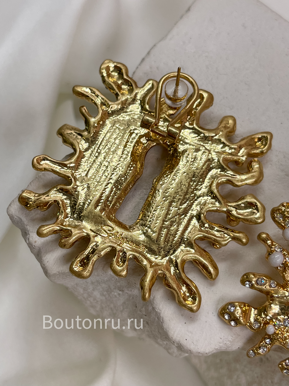 Серьги Скиап. золотые с замочной скважиной со стразами