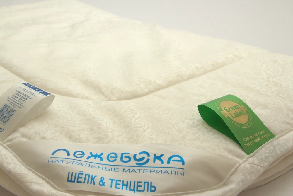 Летнее одеяло 200х220 с шелковым наполнителем, есть смотровое окно