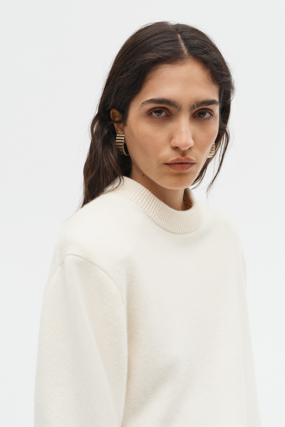 Свитер из смеси с шерстью с подплечниками - H&M