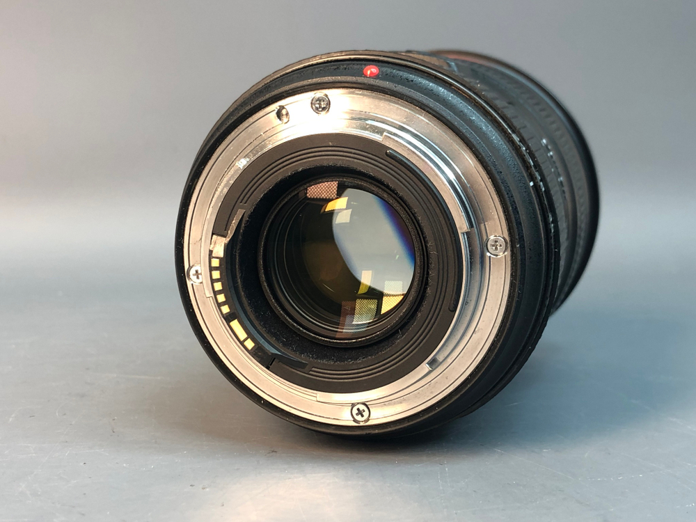 Canon EF 24-70mm 2.8L II USM, царапины на передней линзе.