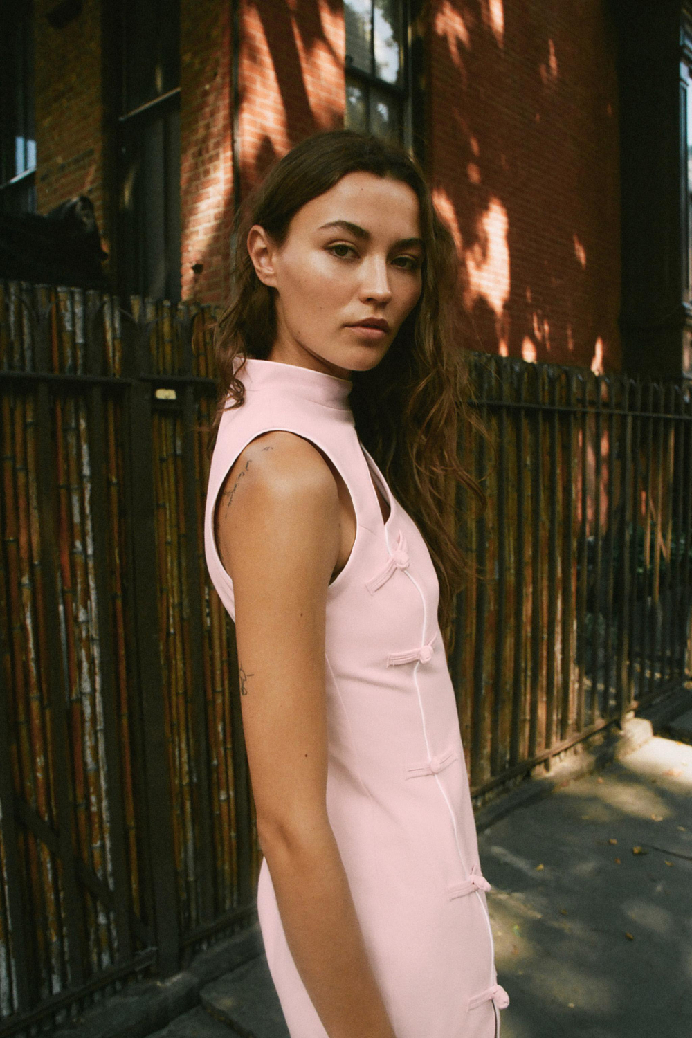 ZARA МИНИ-ПЛАТЬЕ С ЗАСТЕЖКАМИ-АЛАМАР, РОЗОВЫЙ