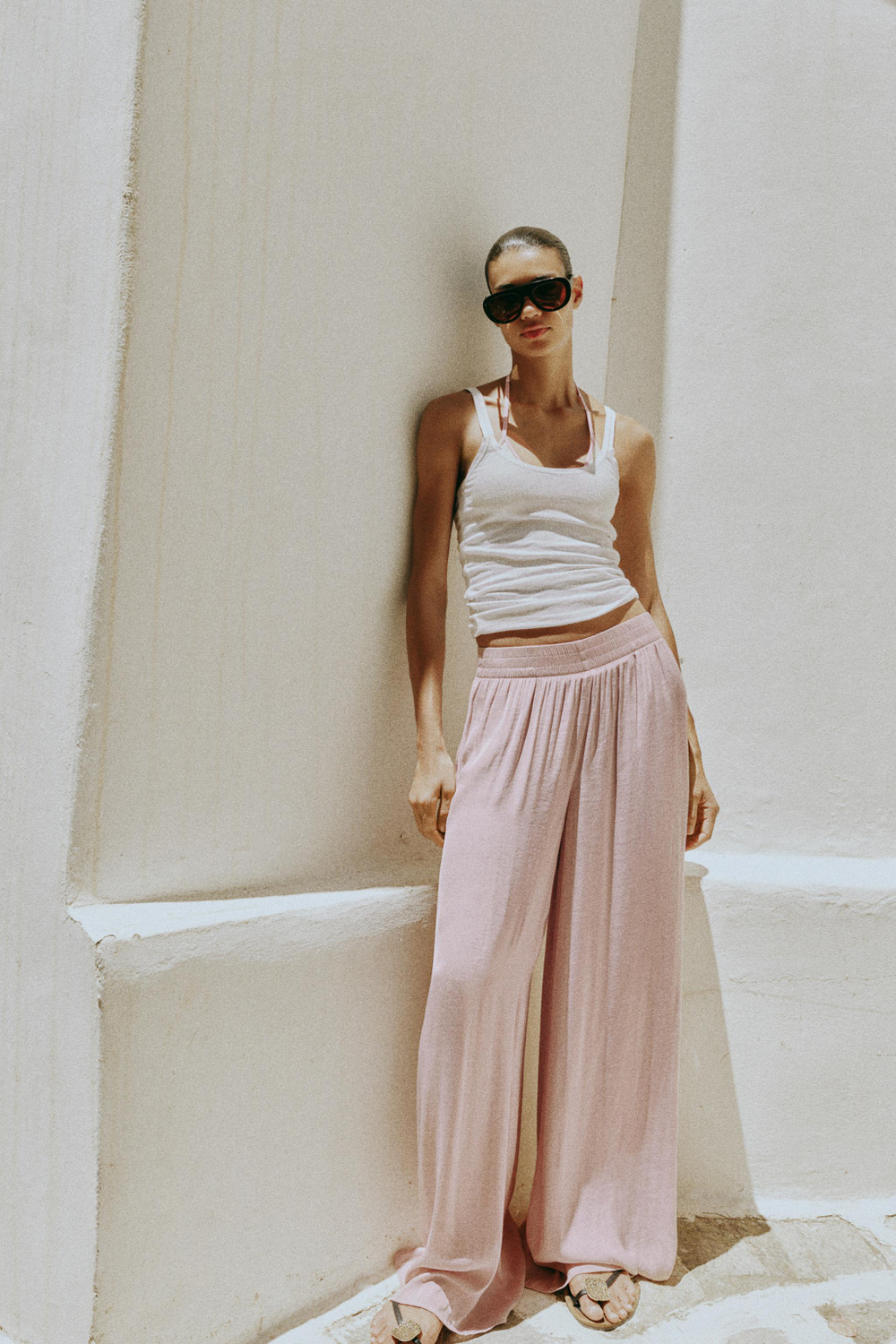 ШИРОКИЕ СТРУЯЩИЕСЯ БРЮКИ — ZARA