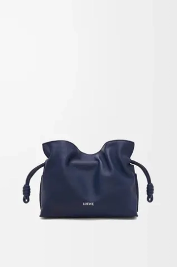 Loewe Мини-клатч Flamenco из телячьей кожи наппа, темно-синий