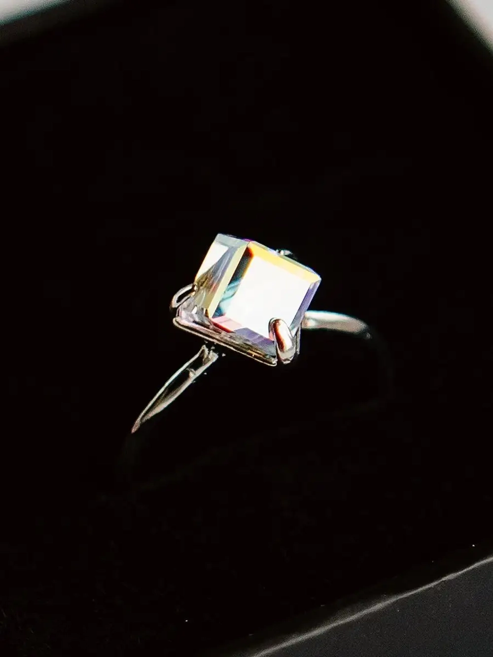 Кольцо Миражи тонкое с кристаллом-хамелеоном Swarovski