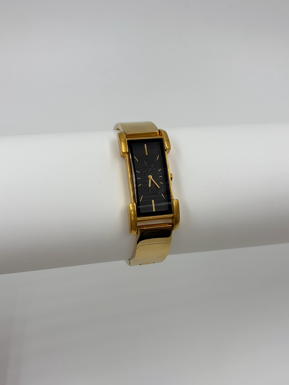 Часы Yves Saint Laurent