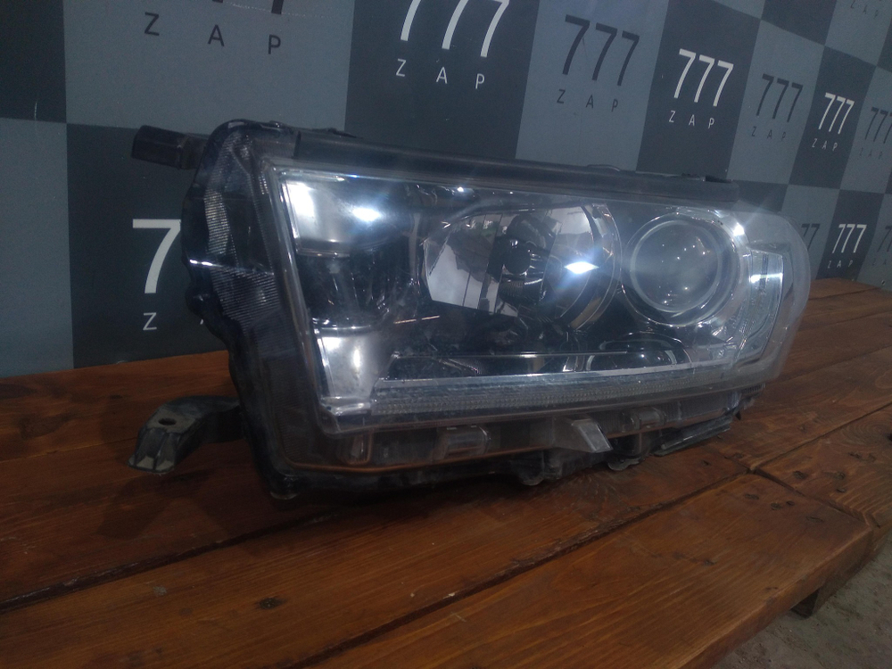 Фара левая Toyota Highlander 3 16-19 Б/У Оригинал 811500e380