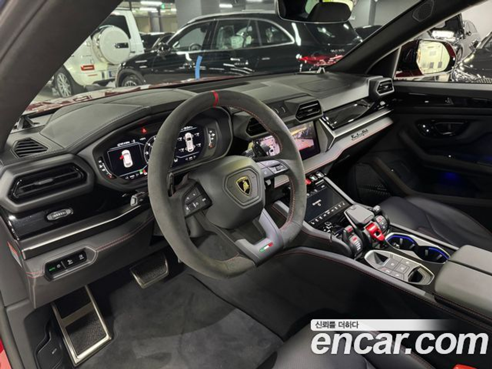Lamborghini Urus 4.0 V8 SE — 2025