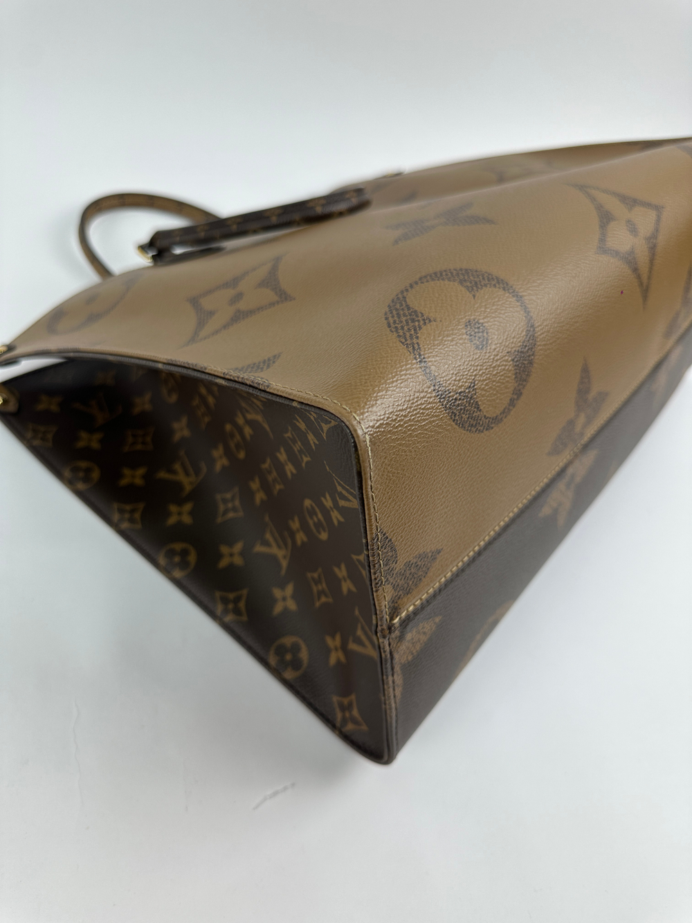 Сумка Louis Vuitton OnTheGo