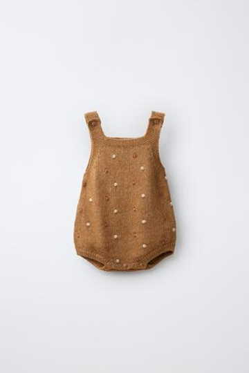 ZARA ТРИКОТАЖНЫЙ КОМБИНЕЗОН В ГОРОШЕК, СВЕТЛО-КОРИЧНЕВЫЙ