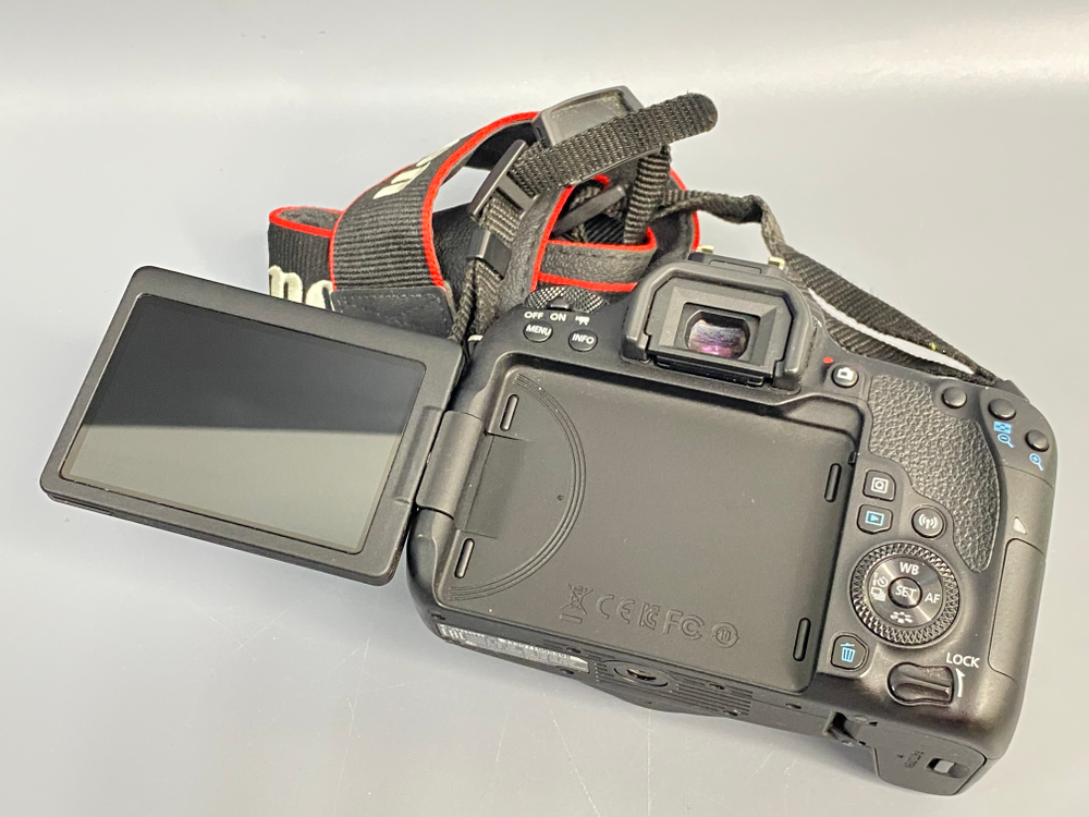 Canon EOS 77D