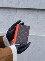 Louis Vuitton Обложка для паспорта