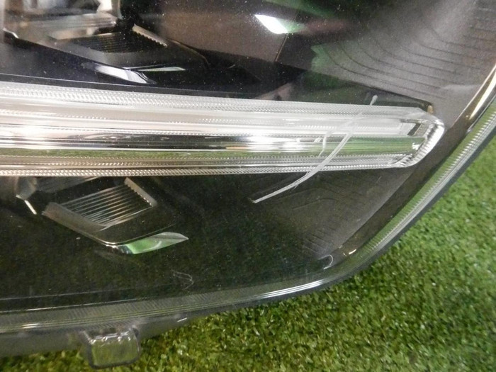 Фара правая Volvo XC40 (2017-2022) LED