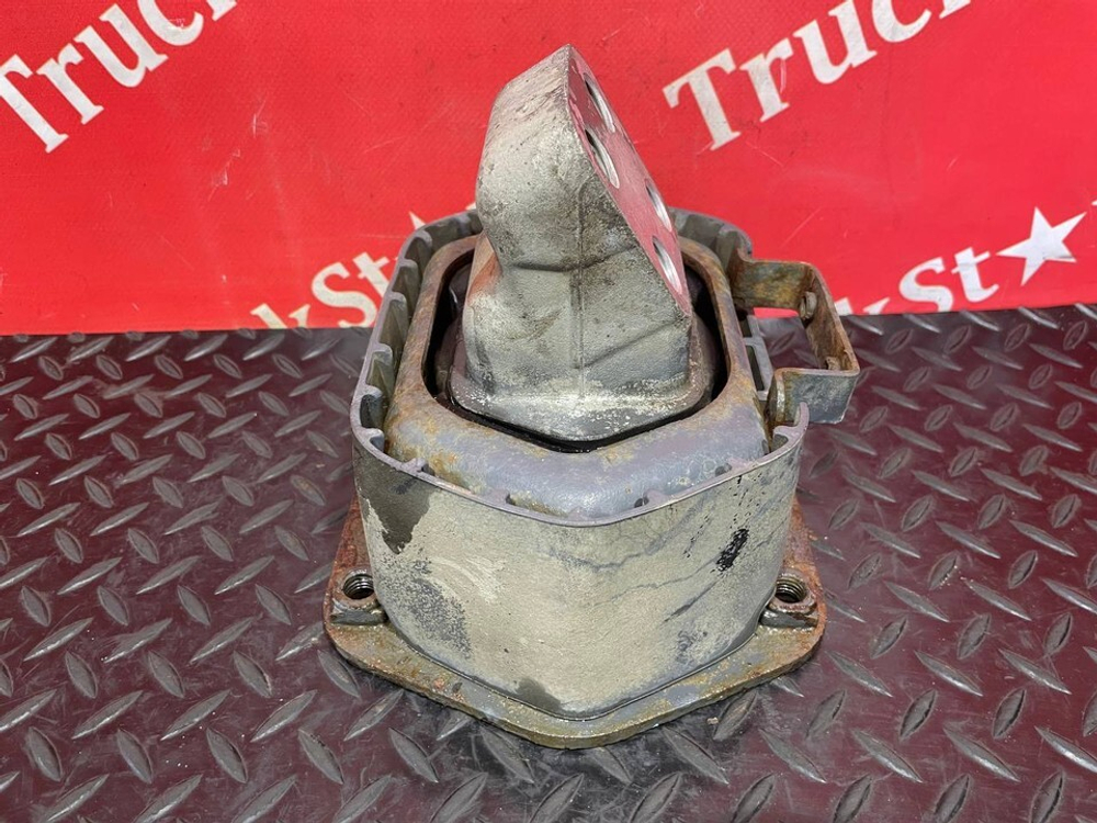 Подушка двигателя задняя