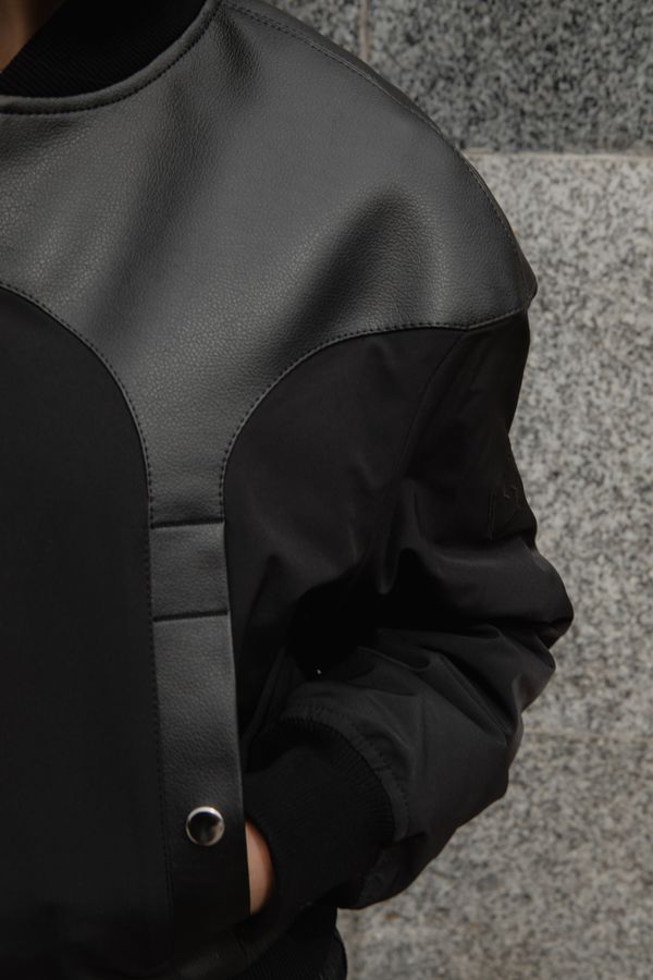 Бомбер укороченный утеплённый